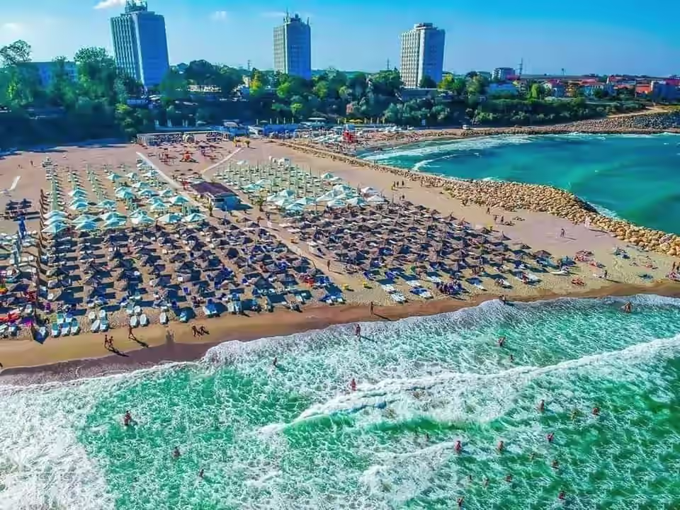 Vila Corallia Hero
